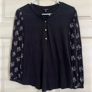 LUCKY cotton solid top with floral sleeves